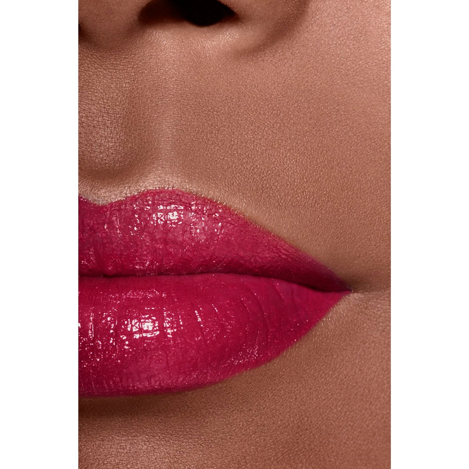 EL BÁLSAMO CON COLOR HIDRATANTE, CON UNA INTENSIDAD A MEDIDA, PARA UNOS LABIOS MÁS BELLOS DÍA TRAS DÍA